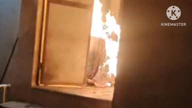 पंधाना: कुमठी में दूध डेयरी में अज्ञात कारणों से लगी आग, चौकी प्रभारी घटनास्थल पर पहुंचे