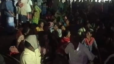 திருநெல்வேலி: ஊருடையார்புரத்தில் இரு பிரிவினர் மோதல். பெண்கள் உட்பட 8 பேர் காயம். திடீர் மறியல் போலீஸ் குவிப்பு.