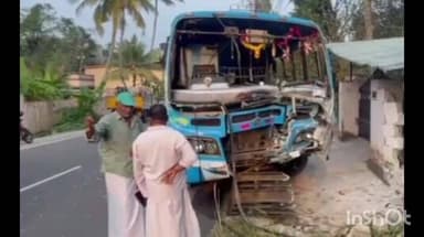 കൊല്ലം: കുണ്ടറയിൽ സ്വകാര്യ ബസ് അപകടത്തിൽപ്പെട്ടു