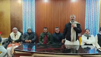 मधुबनी: मेयर आवास पर विधायक माधव आनंद के आगमन पर सम्मान समारोह का आयोजन किया गया