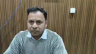 सर्दी से बचाव के लिए क्या-क्या सरकार द्वारा व्यवस्थाएं की गई है की जानकारी देते छिबरामऊ एसडीएम