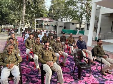 सीहोर पुलिस
दिनांक 21.12.2025
📍"विश्व ध्यान दिवस" के अवसर पर पुलिस लाइन सीहोर में आयोजित "तनाव मुक्ति एवं ध्यान केंद्र"...