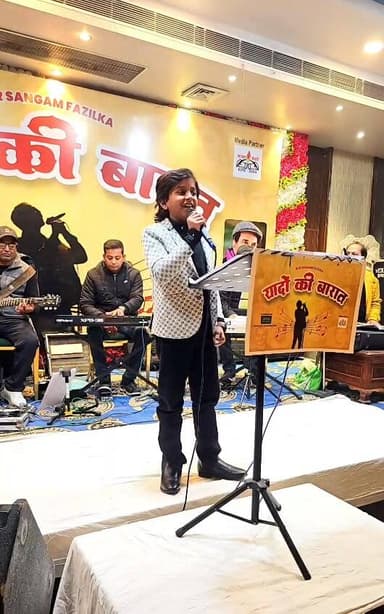 सुर आंगन फ़ाज़िल्का की ओर से सुपर स्टार " स्वर्गीय धर्मेंद्र देओल जी " को समर्पित संगीत संध्या “यादों की बारात” में फाजि...