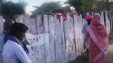 पाली जिले के खोड़ गांव में गांव का सरपंच एवं पंचायत सदस्य रमेश चौधरी और पूरा पंचायत स्टाफ अन्य लोग मिलकर जबरदस्ती कब्ज़ा