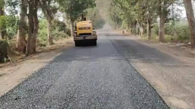 સંખેડા: માર્ગ અને મકાન વિભાગ સ્ટેટ દ્વારા સંખેડા માકની બોડેલી 17 કિ.મીના માર્ગને સુગમ બનાવવાની કામગીરી હાથ ધરાઈ.