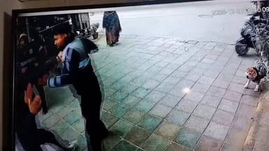 #गाजियाबाद के Crossings Republic की GH-7 सोसायटी में कार पर स्टीकर न होने पर विवाद हुआ। दो लोगों ने गार्ड से मारपीट की औ...