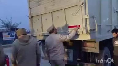 अजीतमल: कोहरे में सड़क दुर्घटनाओं की रोकथाम के लिए पुलिस और ARTO ने चलाया अभियान, ट्रैक्टर ट्रालियों पर लगाए रिफ्लेक्टर