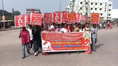 ଗୁଣୁପୁର: ଗୁଣପୁର ବାମପନ୍ଥିଦଳପକ୍ଷରୁ ଭିବିଜି ରାମଜି ବିଲ ପ୍ରତ୍ୟାହାରଦାବିରେ ଉପଜିଲ୍ଲାପାଳଙ୍କ କାର୍ଯ୍ୟଳୟଆଗରେ ପ୍ରତିବାଦସଭା ସହ ସ୍ମାରକପତ୍ର ପ୍ରଦାନ