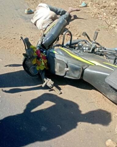 मुंगनारपार... मोहगांव मार्गपुर मोटरसाइकिल की एक्सीडेंट तीन लोग 30 फीट दूरी तक