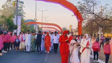 ಭಾಲ್ಕಿ: ಡಾ: ಚನ್ನಬಸವ ಪಟ್ಟದ್ದೆವರ ಜಯಂತಿ ಉತ್ಸವ ನಿಮಿತ್ತ ಪಟ್ಟಣದಲ್ಲಿ ಭಕ್ತಿ ಭಾವದಿಂದ ಜರುಗಿದ ಬಸವ ನಡಿಗೆ ಹಾಗೂ ಧ್ವಜಾರೋಹಣ ಕಾರ್ಯಕ್ರಮ