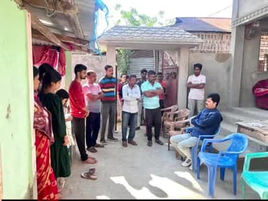 কুমারঘাট: কুমারঘাট এলাকার এক ব্যক্তি যান দুর্ঘটনায় মারা যায় উনার বাড়িতে ছুটে যায় এলাকার বিধায়ক