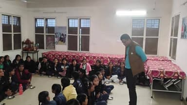 लटेरी: एसडीएम ने किया छात्रावासों का निरीक्षण, दो वार्डन अनुपस्थित मिलीं, कार्यवाही के दिए निर्देश