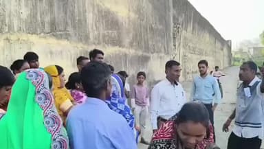 धमतरी: जेल से गंदा पानी निकलकर खेतों में पहुंच रहा, किसानों ने किया प्रदर्शन, फसल बर्बाद होने का लगाया आरोप