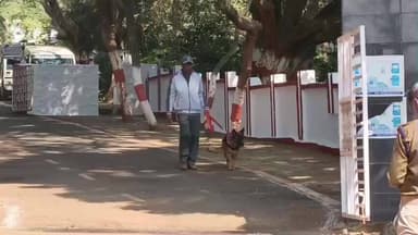 କୋରାପୁଟ ସହର: କୋରାପୁଟ ସର୍କିଟ ହାଉସ ଠାରୁ କଡ଼ା ସୁରକ୍ଷା ମଧ୍ୟରେ ବିଏସଏଫ ହେଲିପେଡ ଗଲେ ମୁଖ୍ୟମନ୍ତ୍ରୀ ମୋହନ ଚରଣ ମାଝୀ