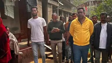 ବରୀ ରାମଚନ୍ଦ୍ରପୁର: ସମିତି ସଭ୍ୟା ଶାଶୁଙ୍କ ଦେହାନ୍ତ, ବାଇଁଶିରିଆ ଗାଁରେ ପରିବାରକୁ ଭେଟି ସମବେଦନା ଜଣାଇଲେ ବିଧାୟକ ବିଶ୍ୱରଂଜନ ମଲ୍ଲିକ