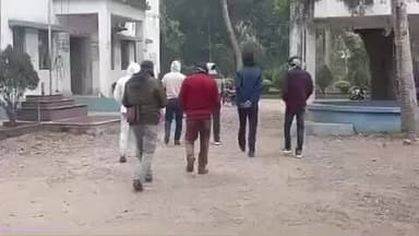 দেগঙ্গা: দেগঙ্গার কালিয়ানি বিলের কাছে গাড়ির ধাক্কায় জখম এক ব্যক্তির মৃত্যু হল হাসপাতালে, মৃতদেহ আনতে কলকাতায় রওনা দিল পরিবার