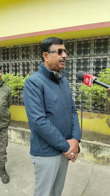 दिनांक 22 दिसंबर 2025 को पूर्वाह्न 11:00 बजे स-समय पुस्तकालय में उपस्थित रहेंगे ।जिला पदाधिकारी जमुई श्री नवीन भाoप्रoस...