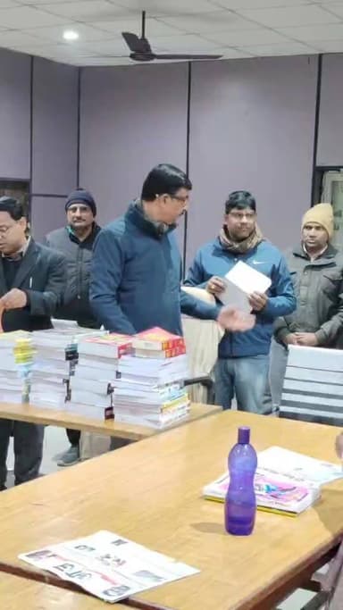 आज दिनांक 22 दिसंबर 2025 को पूर्वाह्न 11:00 बजे जिला पदाधिकारी जमुई श्री नवीन भाoप्रoसेo के द्वारा प्रतियोगी परीक्षाओं ...