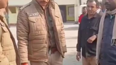 सितारगंज: सितारगंज कोतवाली के बाहर ओवरलोड वाहनों पर कार्रवाई की मांग को लेकर हुआ हंगामा, वीडियो सोशल मीडिया पर वायरल