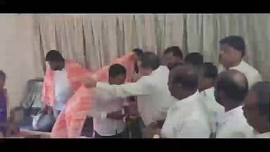 సిరిసిల్ల: తంగళ్ళపల్లి సర్పంచ్ వార్డు సభ్యులుగా గెలిచిన వారినిసన్మానించిన నియోజకవర్గ కాంగ్రెస్ పార్టీ ఇన్చార్జి కేకే మహేందర్ రెడ్డి