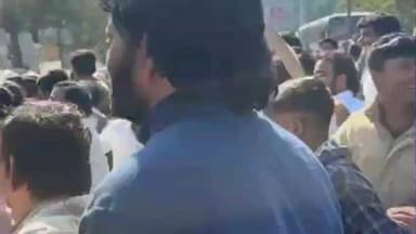 बड़गांव: अरावली पर्वतमाला के संरक्षण को लेकर कलेक्ट्रेट पर विभिन्न संगठनों ने किया प्रदर्शन, पुलिस से हुई धक्का-मुक्की