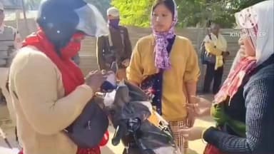 ডিফু: ফেলাংপিত অনিৰ্দিষ্টকালীন আমৰণ অনশনত অৱস্থান কৰা প্ৰতিবাদকাৰীক আৰক্ষীয়ে আটক কৰাক কেন্দ্ৰ কৰি উত্তপ্ত পৰিস্থিতি