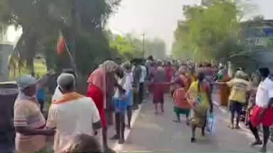 திட்டக்குடி: பெண்ணாடத்தில் தனியார் பள்ளி பேருந்து மோதியது தந்தை, மகன் உயிரிழப்பு