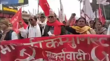 चकिया: काली जी पोखरा में मनरेगा कानून बहाल करने की मांग को लेकर जनवादी महिला समिति ने वामपंथी पार्टियों के साथ सौंपा मांग पत्र