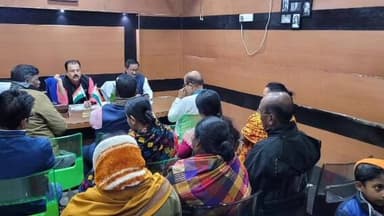 বজবজ ২: বজবজ ২ নম্বর ব্লকের বিভিন্ন এলাকার সাধারণ মানুষের সমস্যা সমাধানের জন্য আলোচনা সভা করলেন পঞ্চায়েত সমিতির সভাপতি