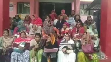 औरैया: बकाया भुगतान और कर्मचारी दर्जे की मांग को लेकर आशा कर्मियों ने 50 शैया अस्पताल में जोरदार प्रदर्शन किया