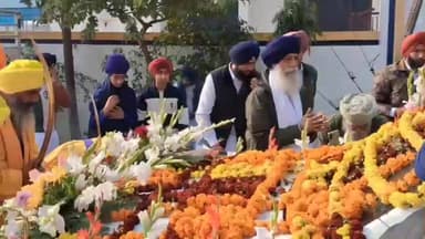 ਖੰਨਾ: ਗੁਰੂ ਗੋਬਿੰਦ ਸਿੰਘ ਜੀ ਦੇ ਸਾਹਿਬਜ਼ਾਦਿਆਂ ਦੀ ਲਾਸਾਨੀ ਸ਼ਹਾਦਤ ਨੂੰ ਸਮਰਪਿਤ ਸ਼ਹੀਦੀ ਸਭਾ ਅੱਜ ਤੋਂ ਮਾਛੀਵਾੜਾ ਸਾਹਿਬ ਵਿੱਖੇ ਸ਼ੁਰੂ ਹੋ ਗਈ ਹੈ।