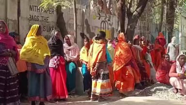 कोरबा: कोरबा वनमण्डल में पेड़ कटाई को लेकर नाराज ग्रामीण, सैकड़ों की संख्या में पहुंचे जिला मुख्यालय