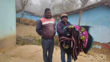 मनोहरपुर: लाइलोर पंचायत सचिवालय में ग्रामीणों के बीच कंबल का वितरण किया गया