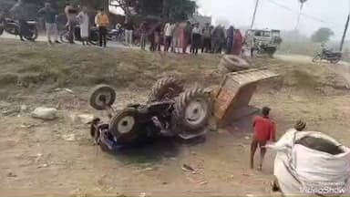 लालगंज: बालक को बचाने के चक्कर में हलिया नहर में ट्रैक्टर ट्रॉली पलटी, घायल चालक और किशोर का प्रा0 स्वा0 केंद्र में चल रहा उपचार