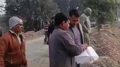 कायमगंज: गांव बरतल में सरकारी जमीन पर अवैध निर्माण की नापजोख, राजस्व टीम ने कार्रवाई कर कार्य रोकने के दिए निर्देश