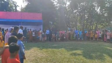 দিনহাটা ১: পুটিমারি চেকপোস্ট স্টেডিয়াম মাঠে ছিঁড়ে ফেলা প্যান্ডেলেই আয়োজিত প্রাথমিক বিদ্যালয় সমূহের বার্ষিক ক্রীড়া প্রতিযোগিতা