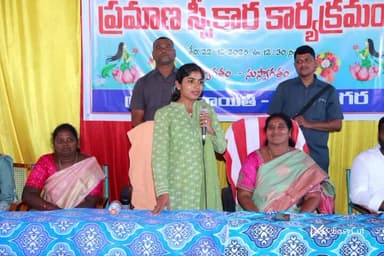 పాలకుర్తి: గ్రామాభివృద్ధి లక్ష్యంగా సర్పంచ్ వార్డు సభ్యులు కలిసి సమన్వయంతో పని చేయాలి. పెద్దవంగరలో ఎమ్మెల్యే యశస్విని రెడ్డి