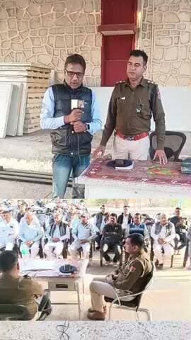 रतनगढ़: रतनगढ़ पुलिस थाने में चोरियों और अपराधों को रोकने के लिए पुलिस अधिकारियों की मौजूदगी में सरपंचों की हुई बैठक