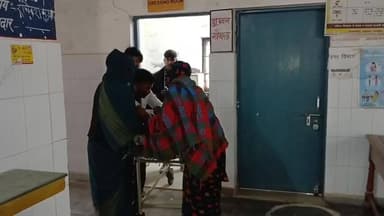 सिकंदरा: डबरापुर गांव के पास आमने-सामने दो बाइकों की जोरदार भिड़ंत, दो युवक घायल, एक को जिला अस्पताल किया गया रेफर