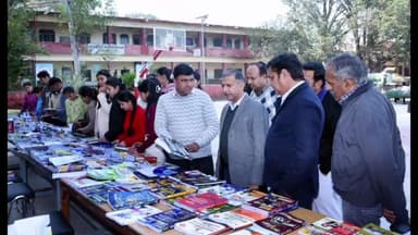 घनारी: दौलतपुर चौक कॉलेज में पुस्तक प्रदर्शनी का आयोजन हुआ