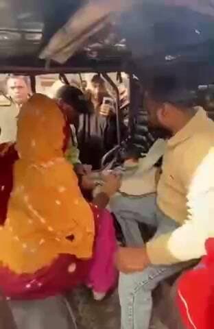 टीकमगढ़: टीकमगढ़ में ई-रिक्शा से 20 किलो मांस जब्त, जाँच के लिए भेजा गया पशु चिकित्सालय