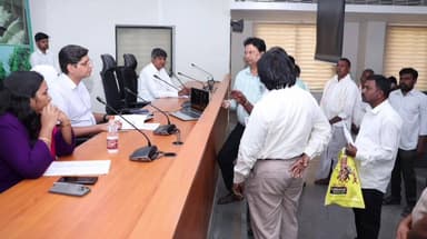 కామారెడ్డి: ప్రజావాణి కార్యక్రమంలో 60 దరఖాస్తులు, సంబంధిత శాఖల అధికారులు తక్షణమే సమస్యలు పరిష్కరించేలా చూడాలి : కలెక్టర్