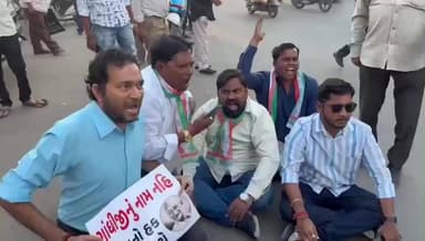 વડોદરા ઉત્તર: ગાંધી નગર ગૃહ ખાતે વિરોધ કરી રહેલ કોંગ્રેસ ના કાર્યકરો ની પોલિસ એ અટકાયત કરી