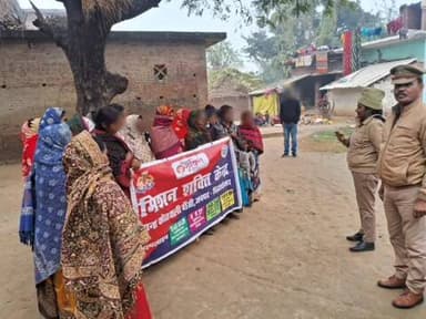 बांसी: कोतवाली पुलिस ने सोनखर टड़िया में लगाई चौपाल, महिलाओं और बालिकाओं को साइबर क्राइम की जानकारी दी