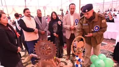 ऊना: एमआईए डीएवी स्कूल मैहतपुर में हर्षोल्लास के साथ वार्षिक समारोह मनाया गया, एसपी ऊना ने मेधावियों को सम्मानित किया