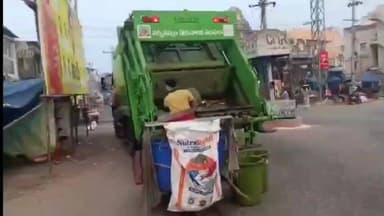 నర్సీపట్నం మున్సిపాలిటీలో 14టన్నుల చెత్త తరలింపు
