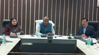 सीहोर नगर: जिला पंचायत सभा कक्ष में टीएल की बैठक, कलेक्टर ने सीएम हेल्पलाइन के प्रकरणों की समीक्षा कर दिए निर्देश