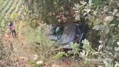 सोनारायठाढ़ी: डहुआ पुल के पास बलेनो कार का संतुलन बिगड़ा, पेड़ से टकराई, चालक बाल-बाल बचा
