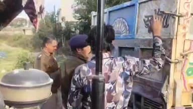 दलौदा: कृषि उपज मंडी में सड़क सुरक्षा के लिए 200 ट्रैक्टर ट्रॉलियों पर रेडियम लगाए गए, हादसों से बचाव