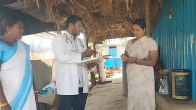 కాటారం: దూదేకులపల్లి గ్రామంలో ఇంటింటా వైద్య పరీక్షలు నిర్వహించిన వైద్యాధికారులు